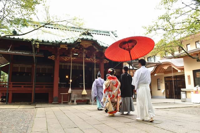 縁結びの神様に見守られ、都会の杜に雄大に佇む緑豊かな「赤坂氷川神社」