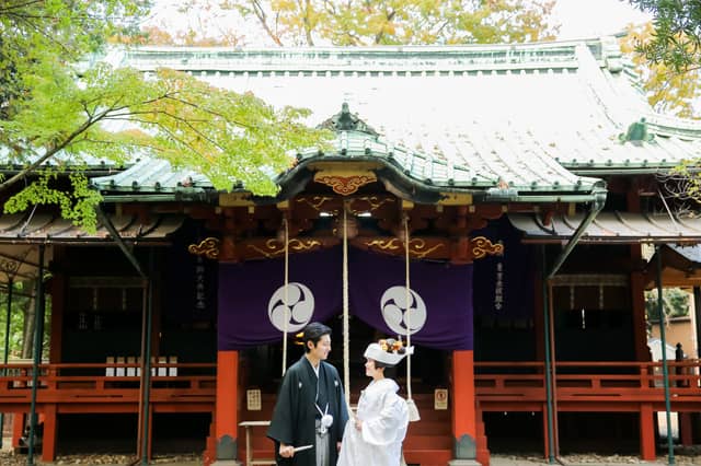 縁結びの神様に見守られ、都会の杜に雄大に佇む緑豊かな「赤坂氷川神社」