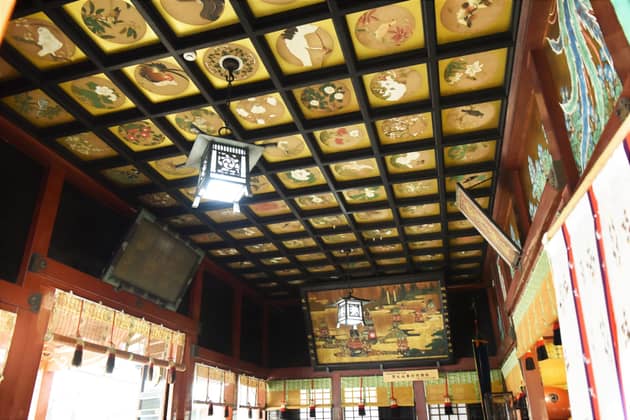縁結びの神様に見守られ、都会の杜に雄大に佇む緑豊かな「赤坂氷川神社」