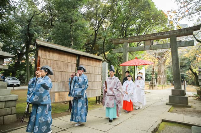 縁結びの神様に見守られ、都会の杜に雄大に佇む緑豊かな「赤坂氷川神社」