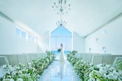 ザ・ビーチテラス ホテルアオ石垣 大きな空と海、白い砂浜が目の前に広がるオーシャンフロントチャペルでの挙式